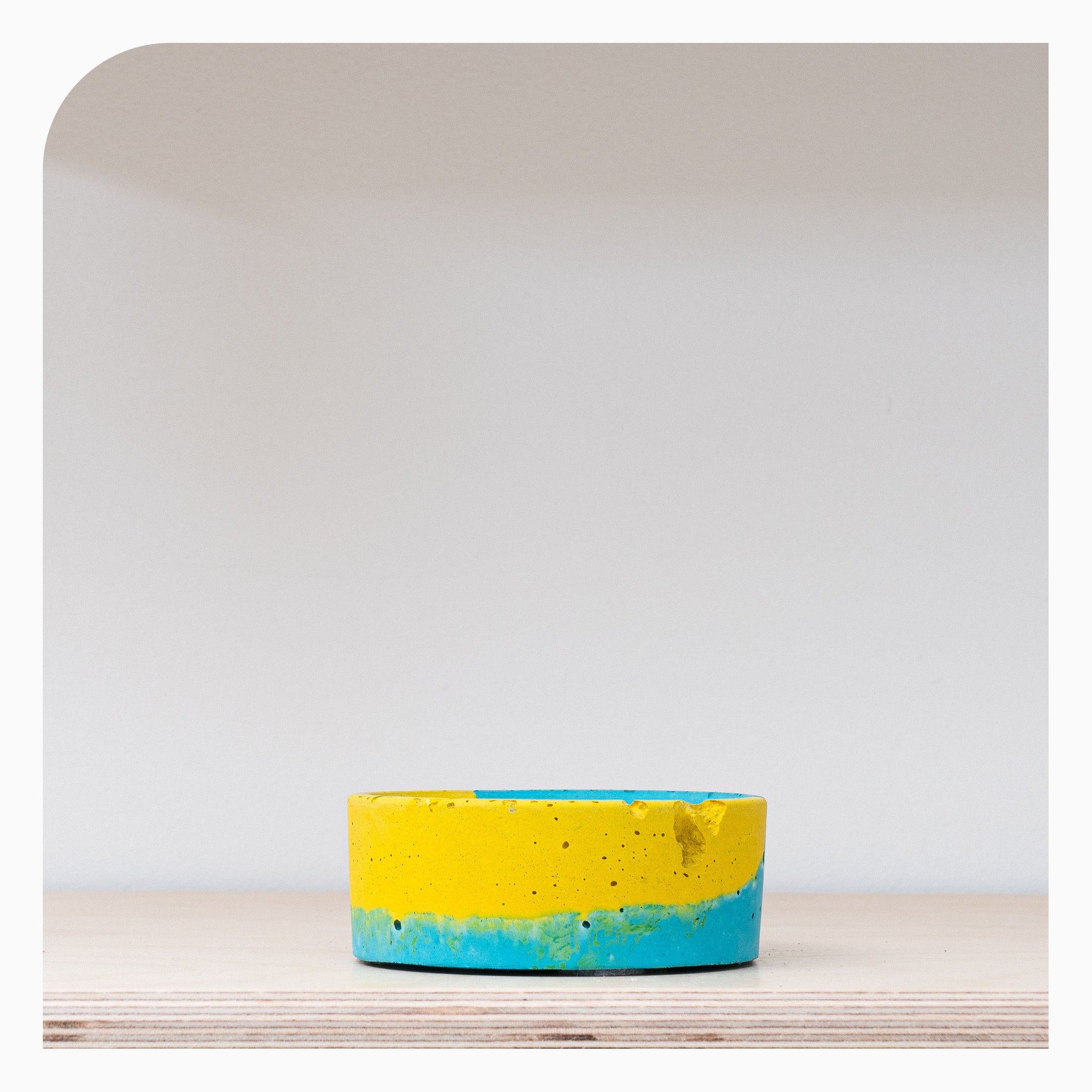 Studio Emma Circle Dish - Banana Blue